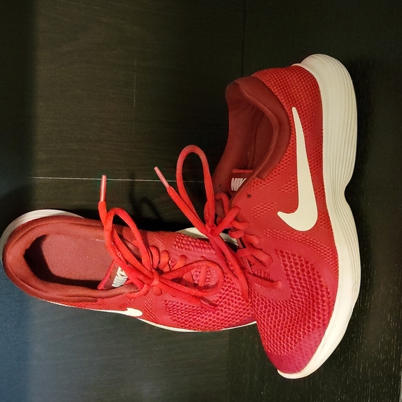 NIKE sneakers youth size 5 gently used - Picture 2 of 4